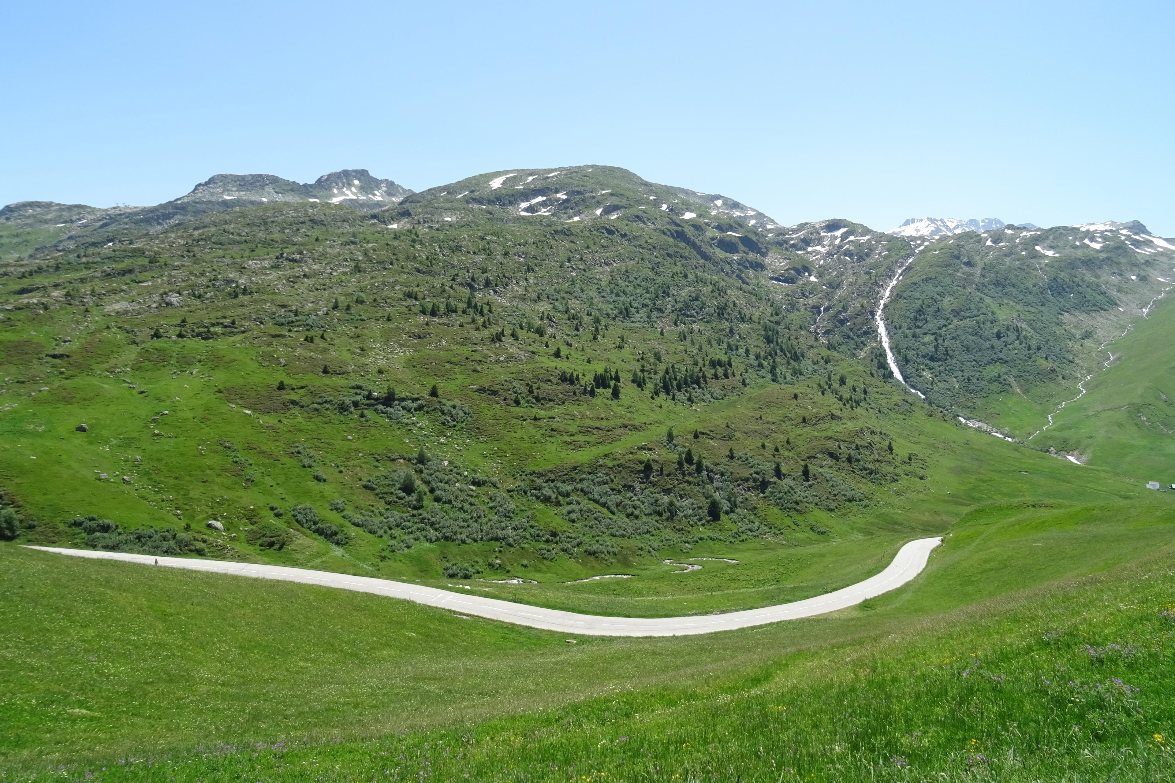 Photo by Sjaak Kempe · Flickr · CC BY 2.0 Col du Glandon photo